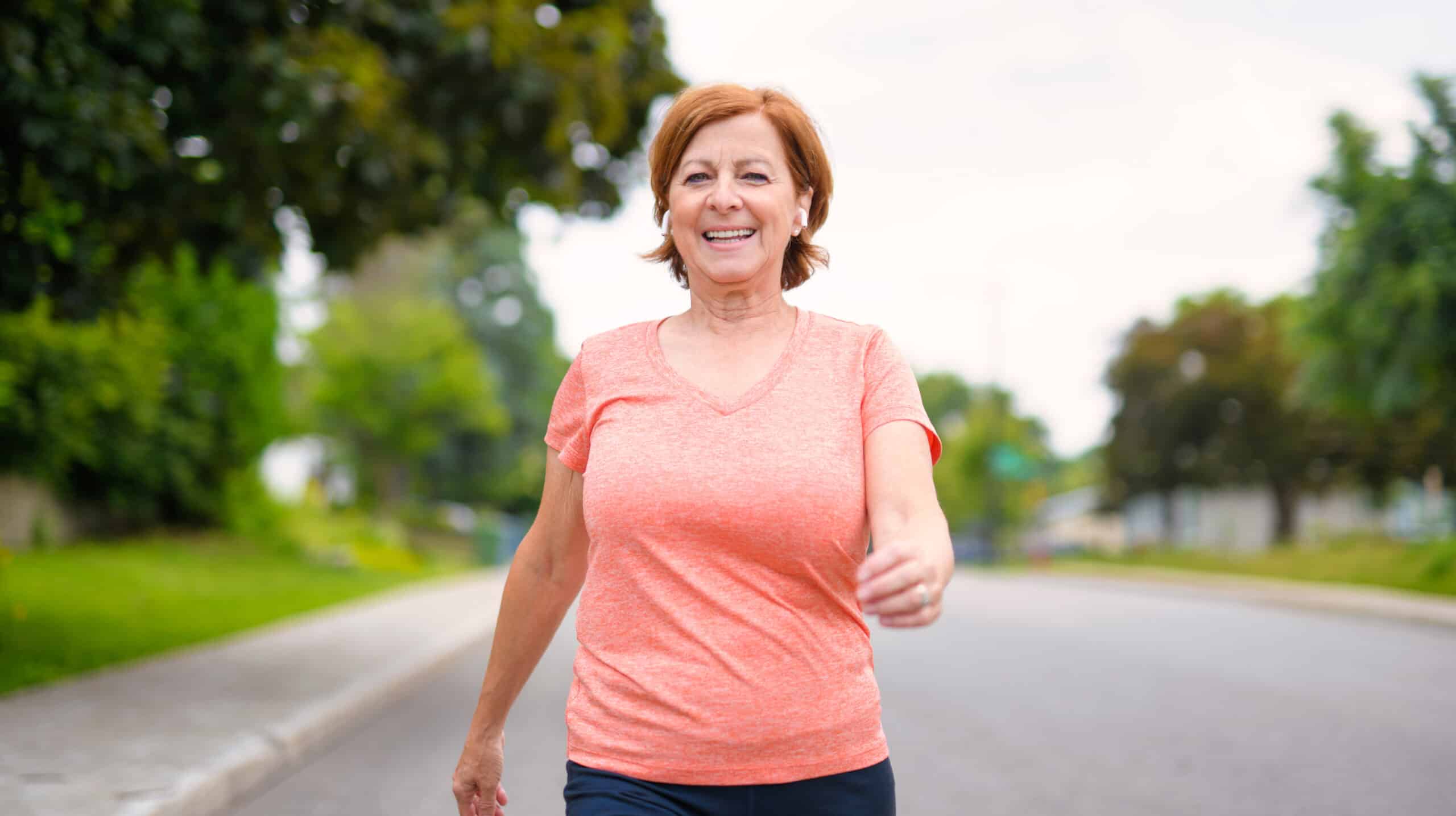 Rimani in forma dopo i 60 anni senza andare in palestra.