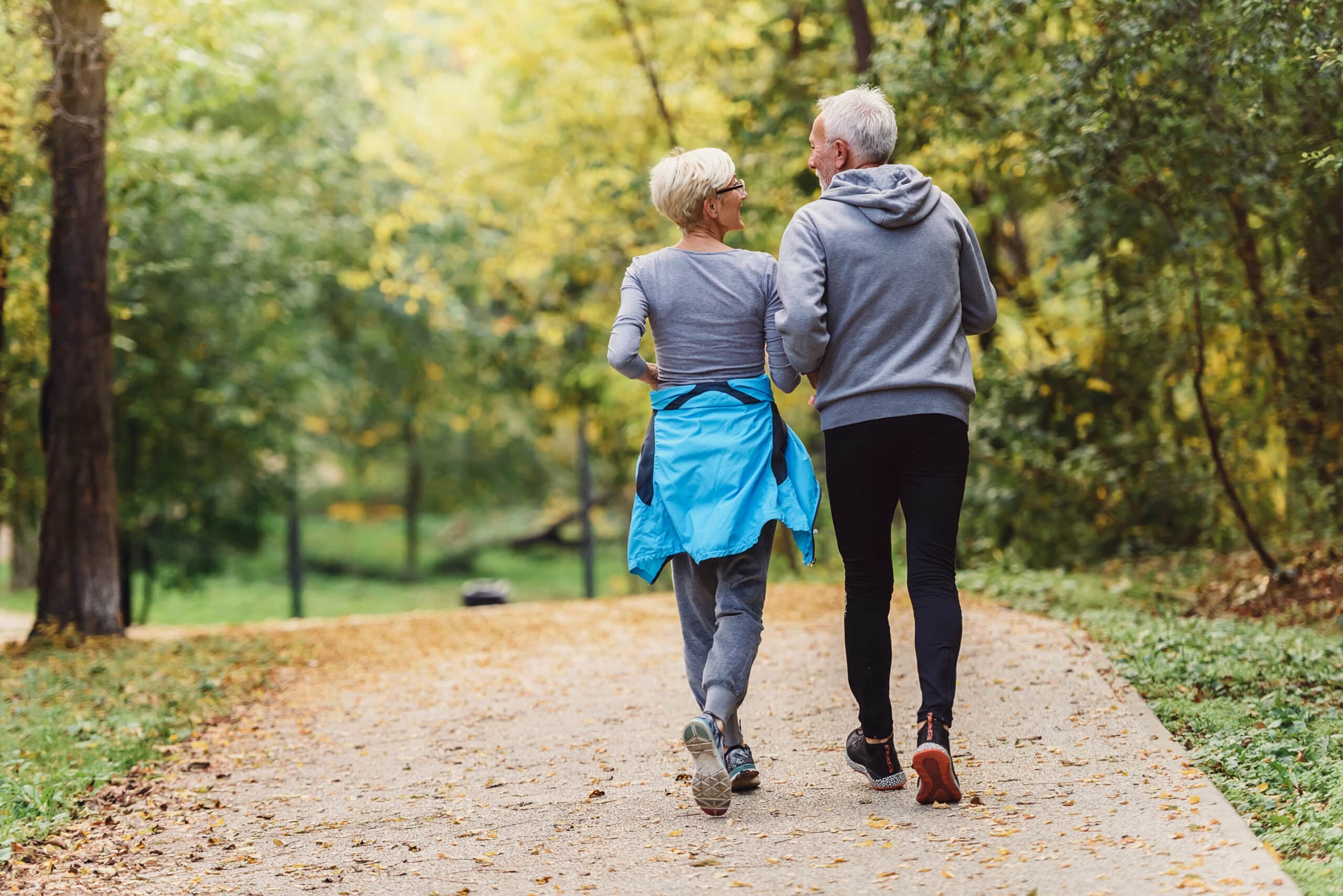 Esercizio più efficace da fare al parco per le gambe degli over 60.