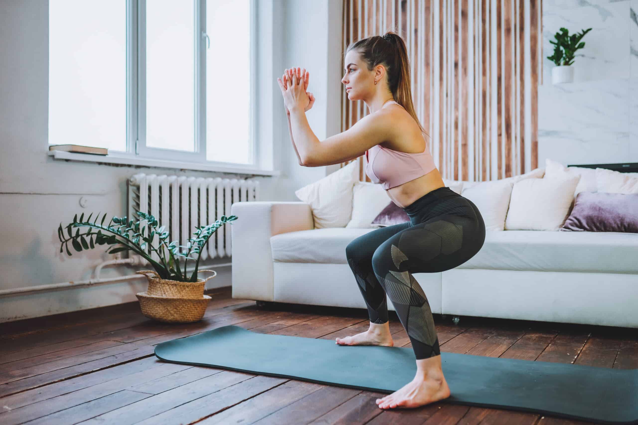 Squat senza attrezzi per gambe e glutei