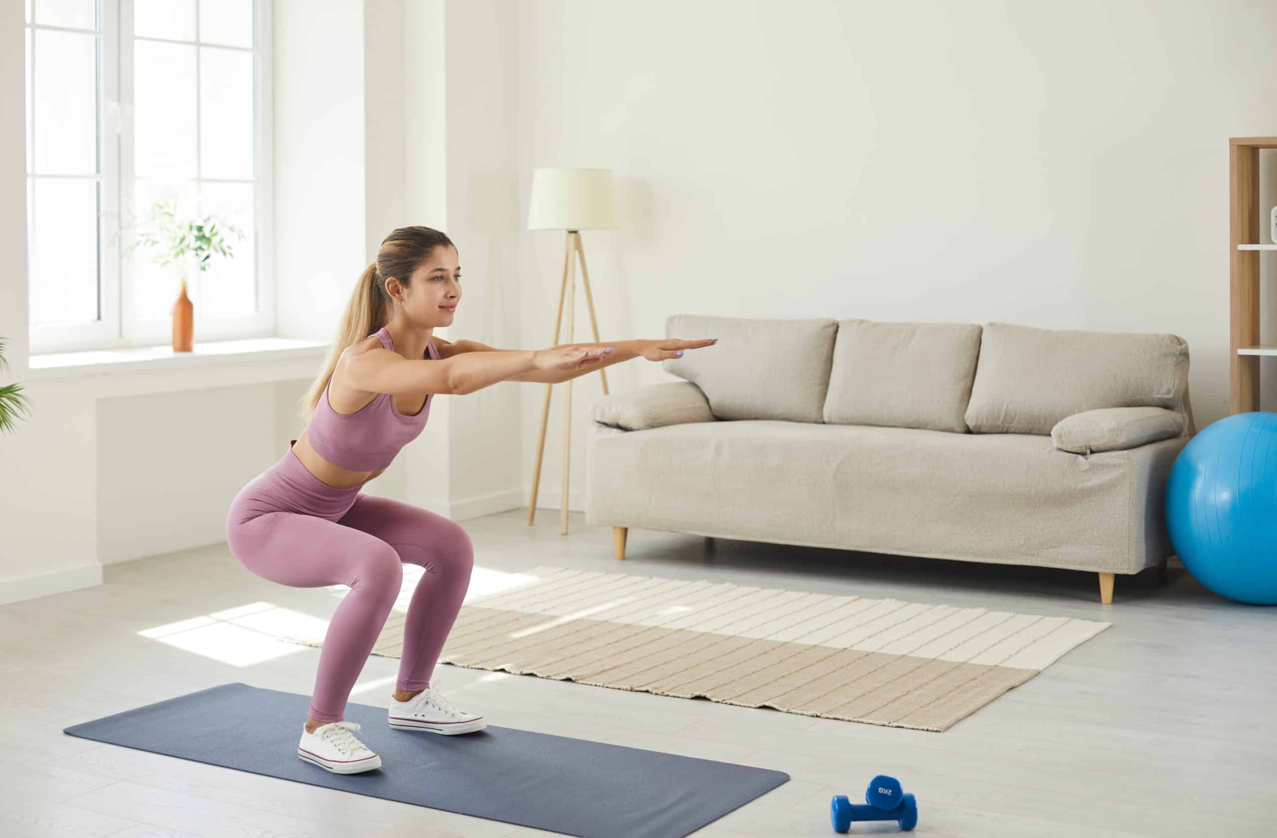 Squat per tonificare le gambe a casa