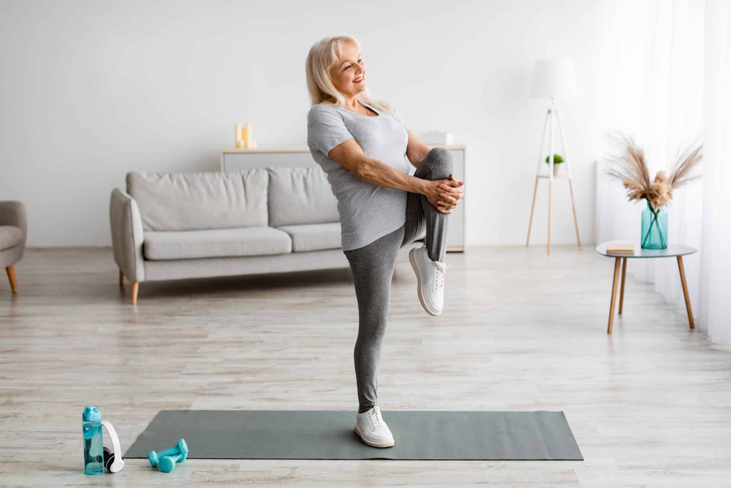 equilibrio su una gamba sola per migliorare l'equilibrio